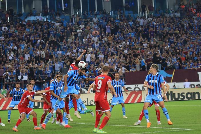 Trabzonspor’un eski futbolcusundan flaş sözler! “Şampiyon olmak istiyorlarsa…” 11